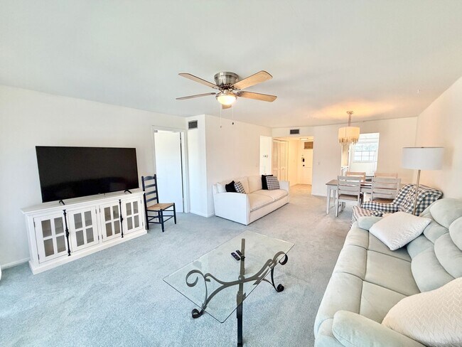 Foto del edificio - ** SOUTH NAPLES ** 2 BED / 2 BATH - CONDO - GREAT LOCATION! - ANNUAL RENTAL