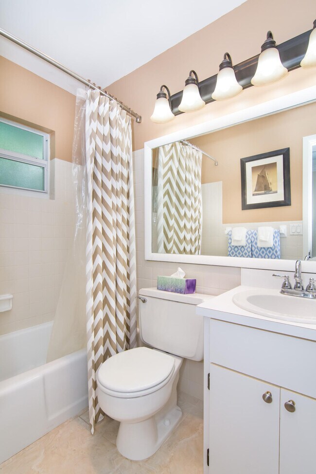 Building Photo - 751 Ocean Dr