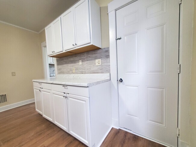 Foto del edificio - 221 Blohm St