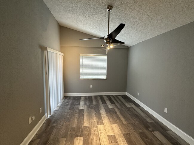 Foto del edificio - 2871 N Oakland Forest Dr