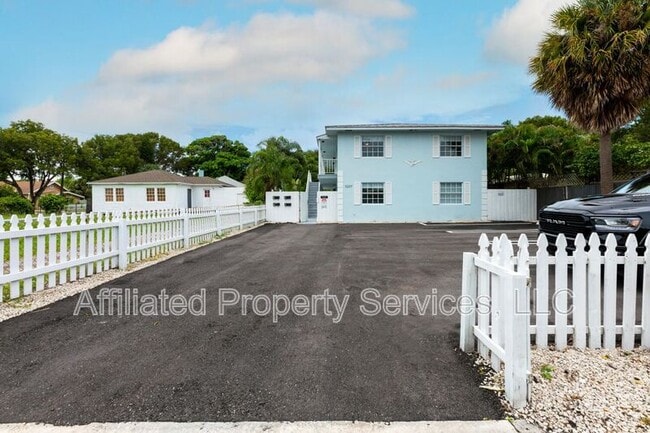 Building Photo - 5207 N Flagler Dr