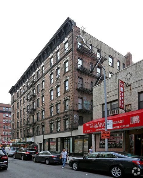 Building Photo - 151 Mott St