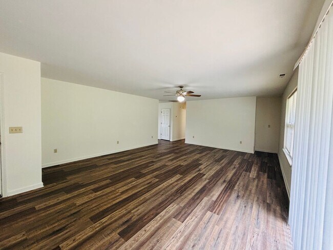 Foto del edificio - 3 Bedroom 2 Bath 1 Car garage House