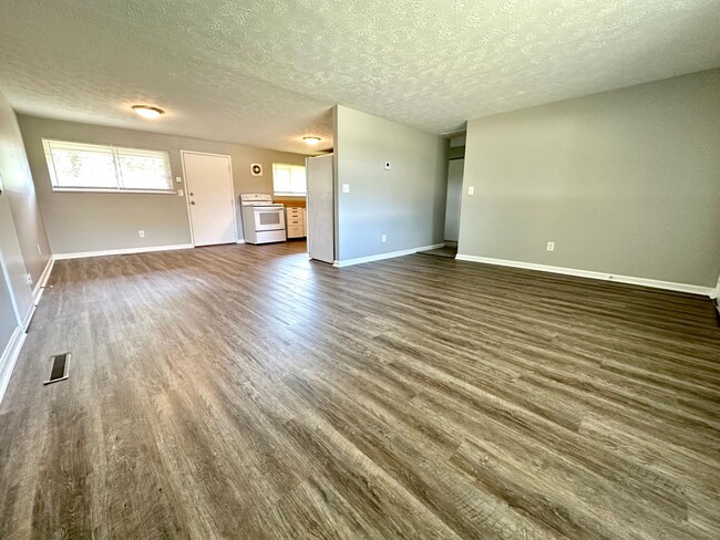 Building Photo - 400 Henrich Dr