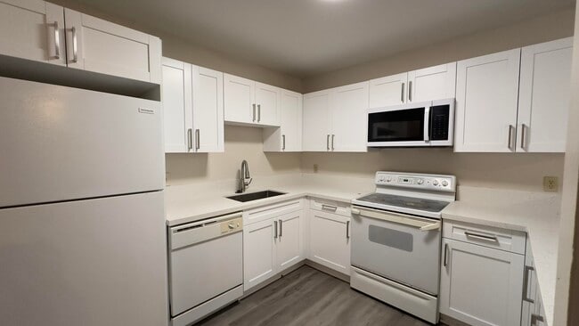 Building Photo - 4765 Sunny Palm Cir