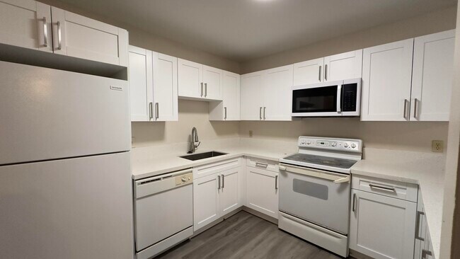 Foto del edificio - 4765 Sunny Palm Cir