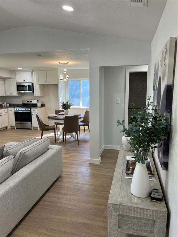 Foto del edificio - 902 Hillside Oaks Dr