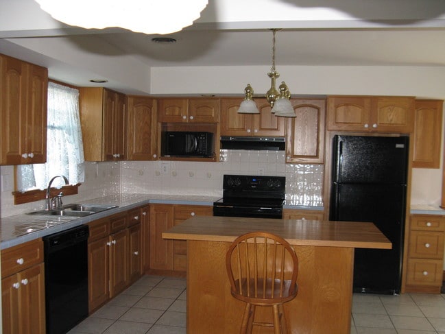 Kitchen - 200 7th St