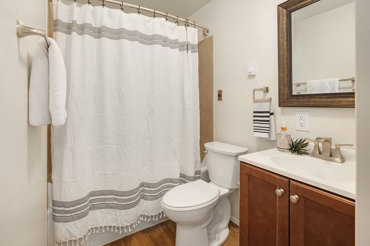 Wildwood Apartments - 660 Wildwood Blvd SW Issaquah, WA 98027 | Apartments .com, image size:1240x827