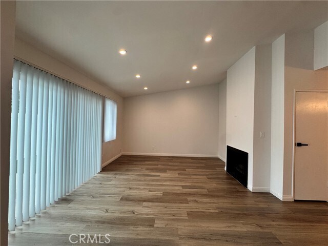 Foto del edificio - 25018 Eshelman Ave