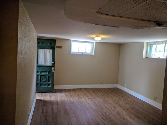 Building Photo - 1214 11th St