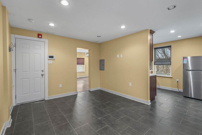 Building Photo - 1183 S 13th St