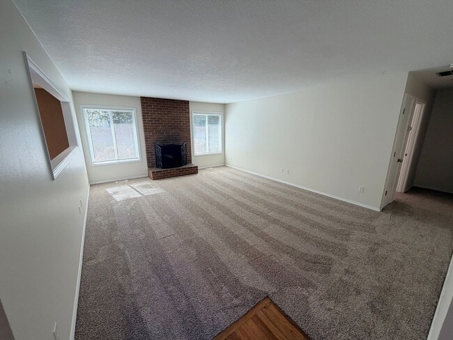 Building Photo - New Carpet! Fresh Paint - Well-maintained home in established neighborhood
