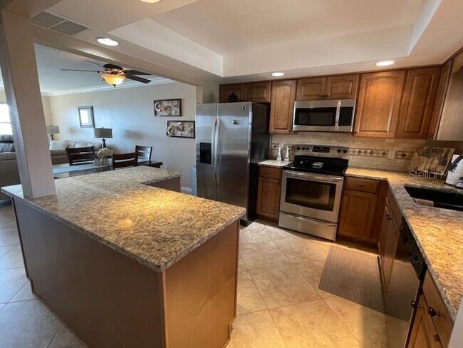 Building Photo - 4550 Cove Cir
