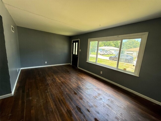 Building Photo - 5944 Laura Ave
