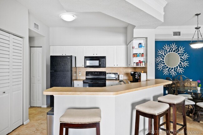 Foto del edificio - 3303 Myrtlewood Cir E