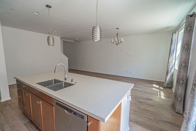 Building Photo - Santa Clarita 3-Bedroom River Village Home...