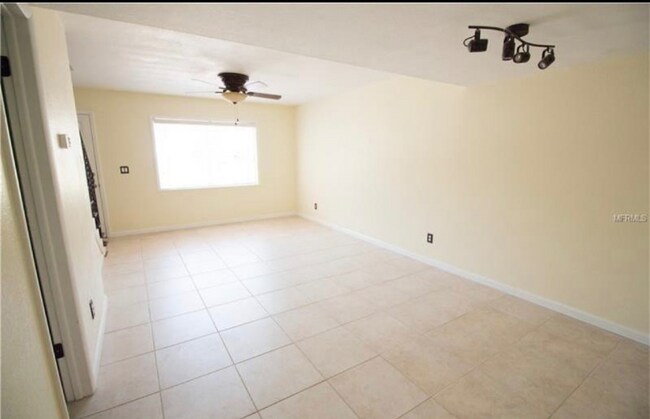 Building Photo - 3206 W Azeele St