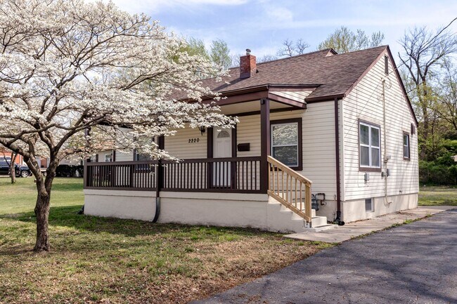 Photo - 2220 Auburn Dr House