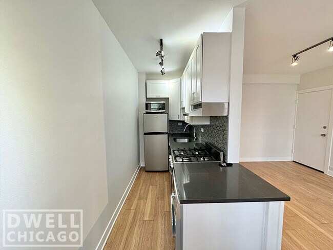Foto del edificio - 515 W Belmont Ave