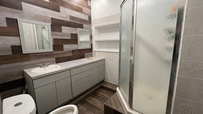 Foto del edificio - 5807 Hobart St