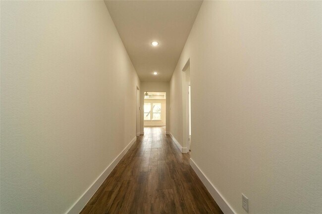 Foto del edificio - Beautiful Home for Lease