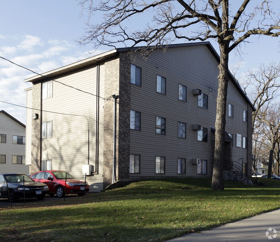 Building Photo - 750 5th St S