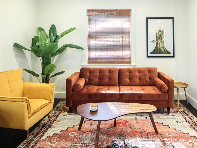 Foto del edificio - 1104 Matthews Pl