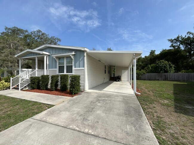 Foto del edificio - 115 Poinsettia Dr