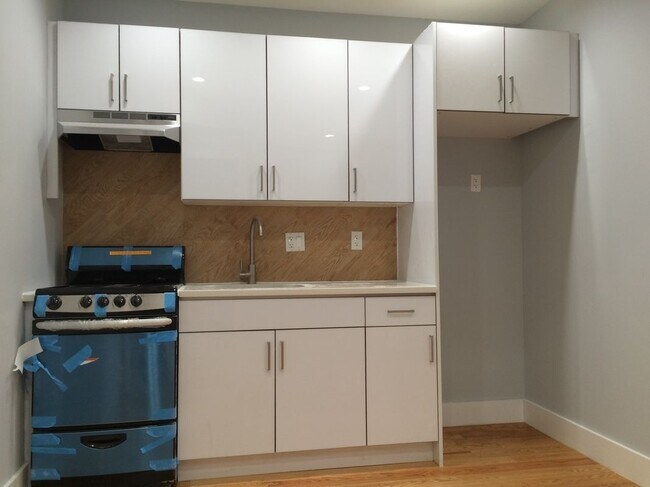 Foto del edificio - 971A Lafayette Ave