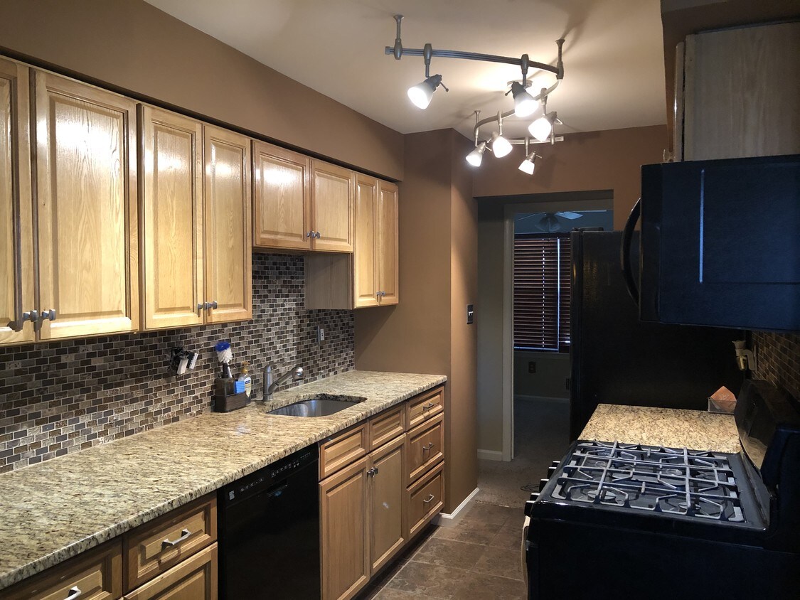 114 Bon Aire Cir W, Suffern, NY 10901 Condo for Rent in Suffern, NY