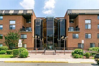 Building Photo - 1 Ipswich Ave