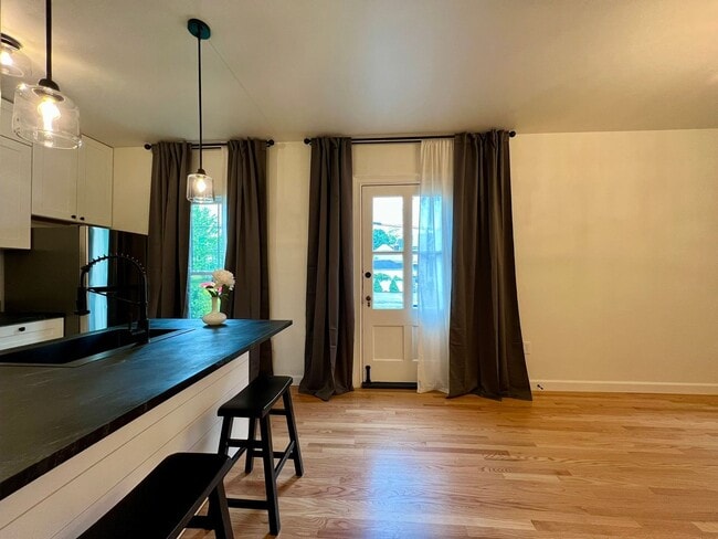 Building Photo - Private and Stylish One-Bedroom, Available...