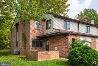 Building Photo - 201 Fairfax Ct