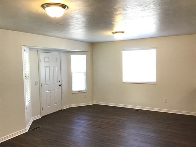 Building Photo - 903 N 1340 E