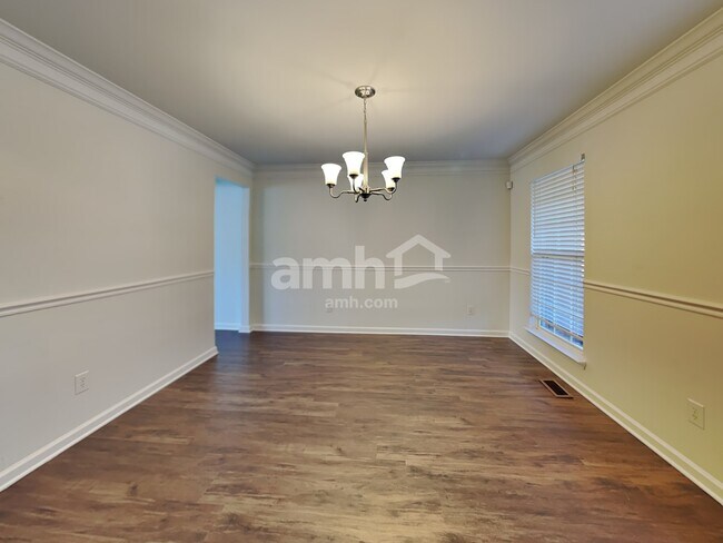 Building Photo - 1121 Blairfield Dr