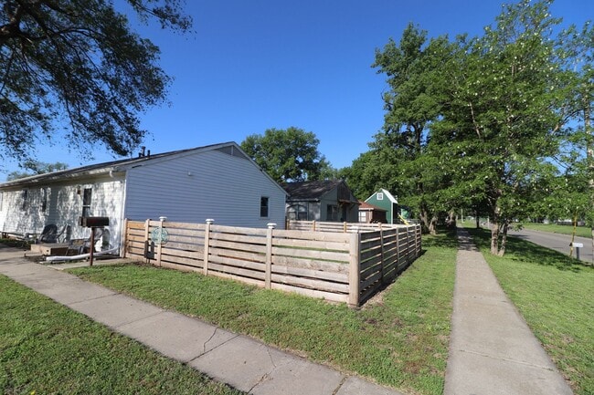 Building Photo - Updated Duplex for Rent