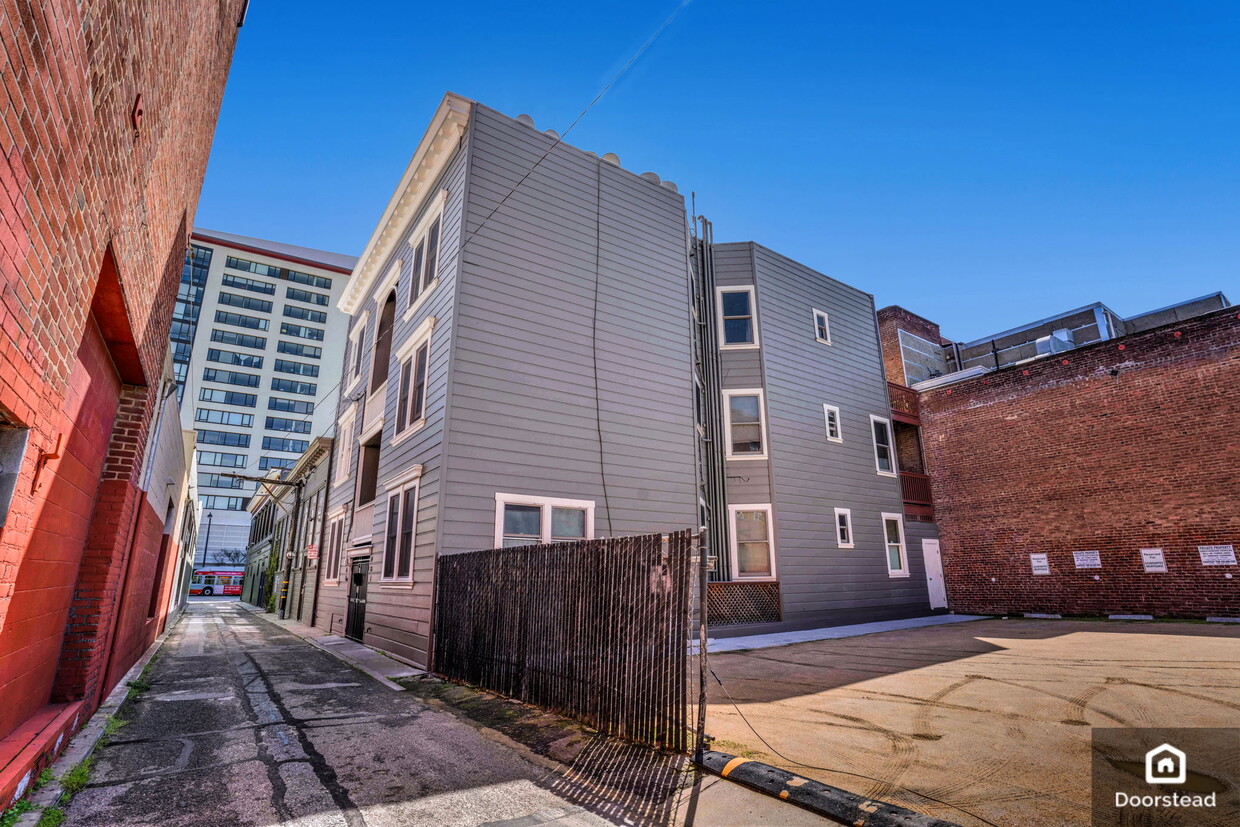 Primary Photo - 24 Clyde St