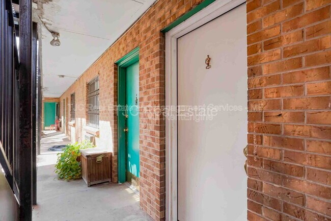 Building Photo - 27 S Sherman St