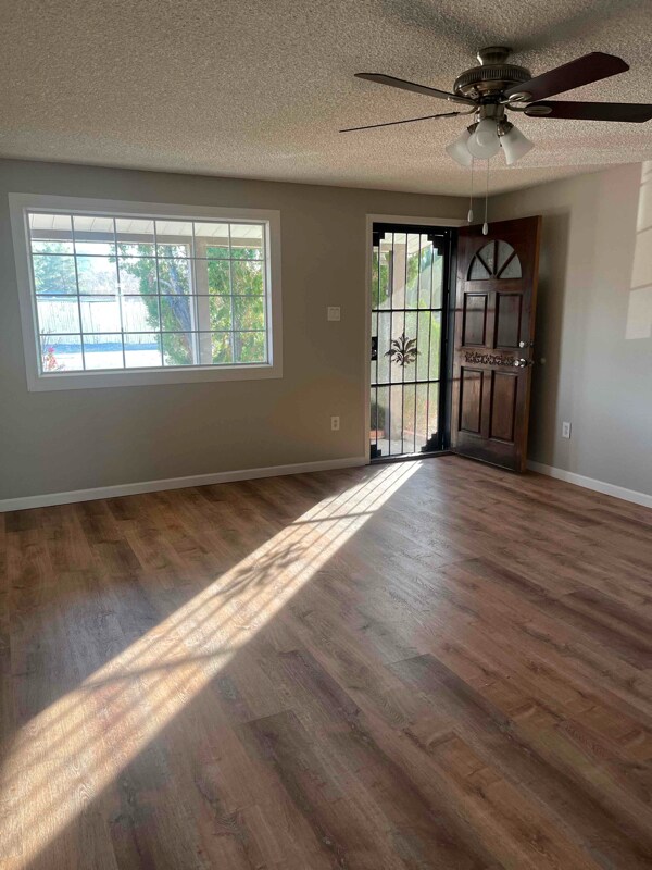 Building Photo - 1712 W Voltaire Ave