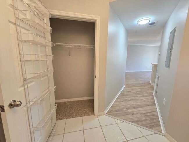 Building Photo - Luxury 1BR/1BA Condo with Fabulous Views i...