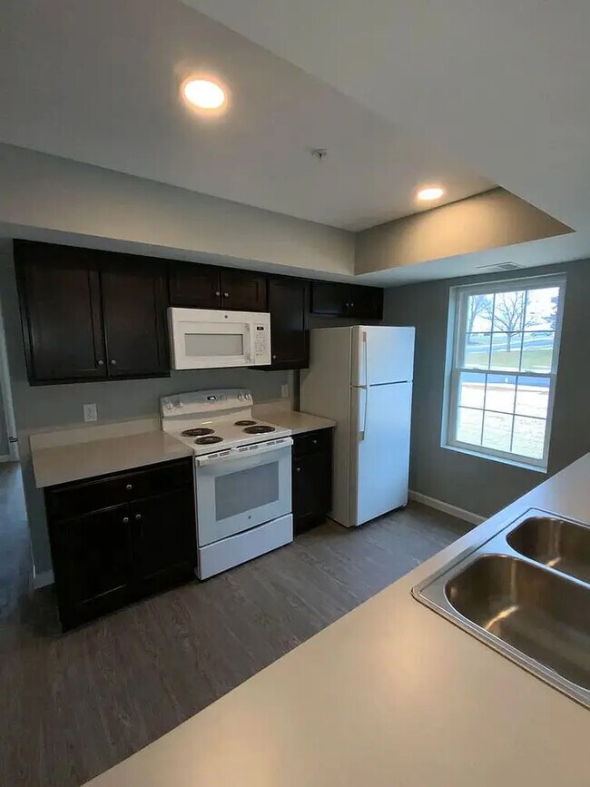 Foto del edificio - 200 Larkspur Ln