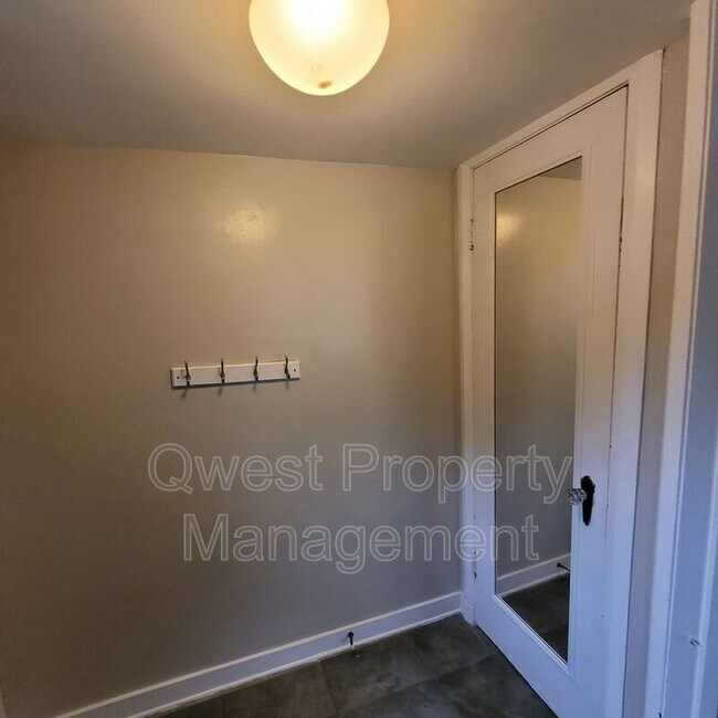 Foto del edificio - 3866 Henry St SW