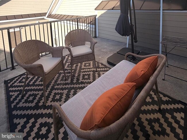 Building Photo - 81 Linden Pl