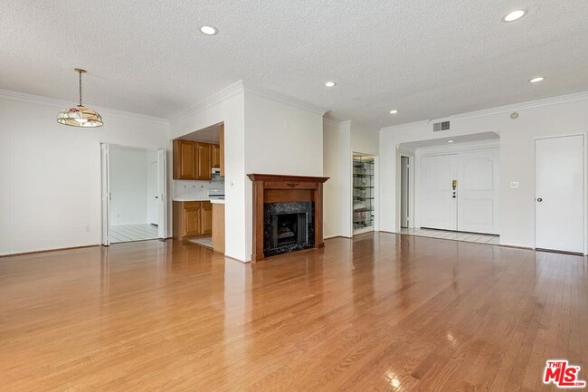 Building Photo - 1201 S Roxbury Dr