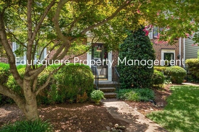 Building Photo - Town Home | Basement with Full Bedroom and...