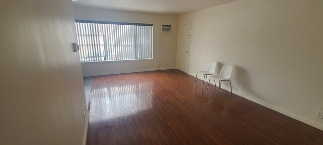 sala de estar - 7506 Romaine St