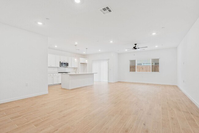 Foto del edificio - Brand New Three Bedroom Home in Clovis Unified School District!