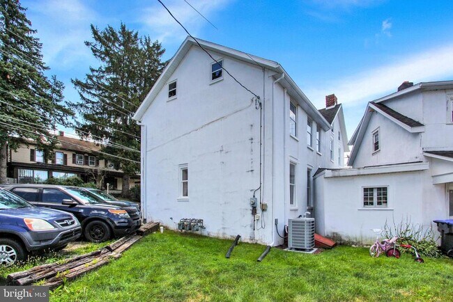Foto del edificio - 103 Rampike Hill Rd