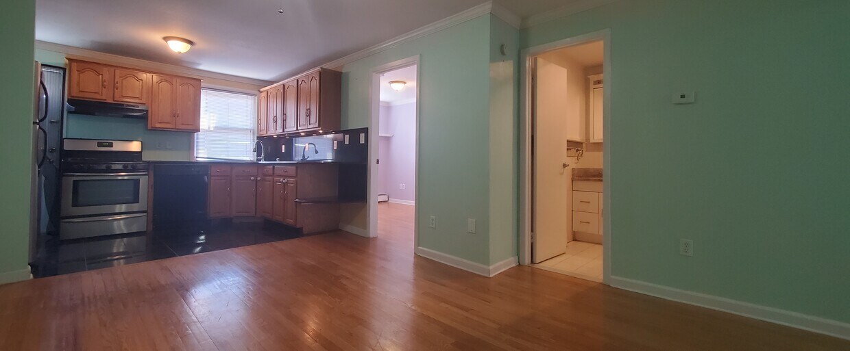 Foto principal - 176 Mcwhorter St